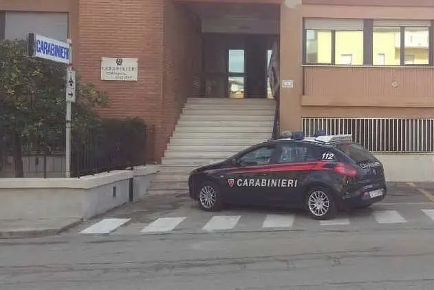 La stazione dei carabinieri a Porto Torres (foto L'Unione Sarda - Pala)