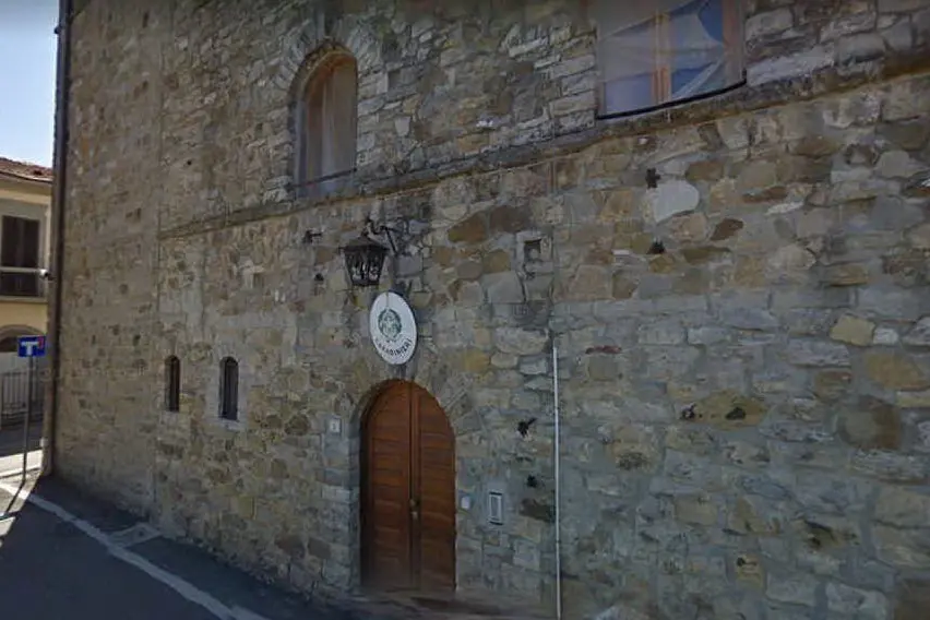 La stazione dei Carabinieri di Pergine Valdarno (Google Maps)