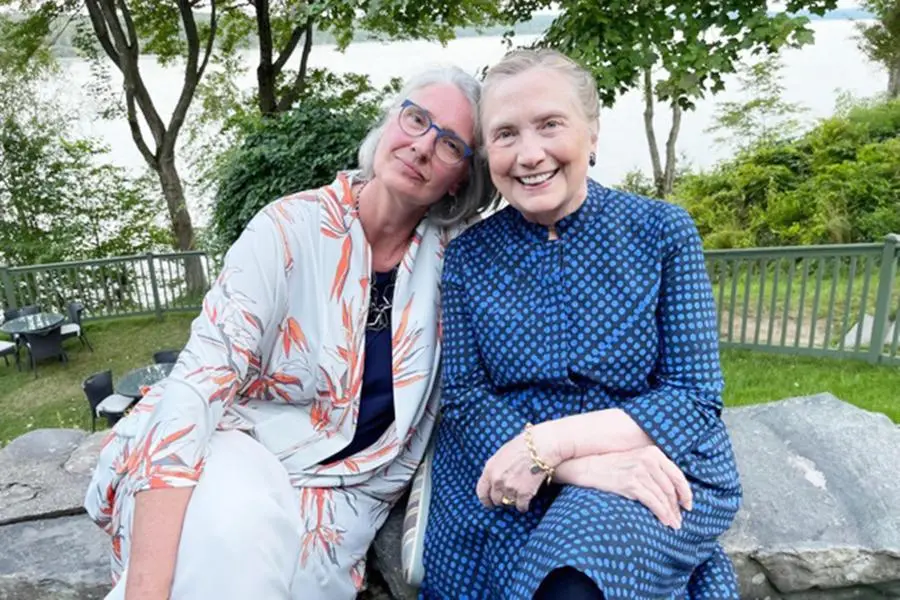 (Twitter - Hillary Clinton)