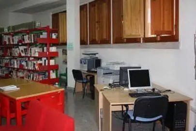 La sala lettura della biblioteca comunale di Busachi