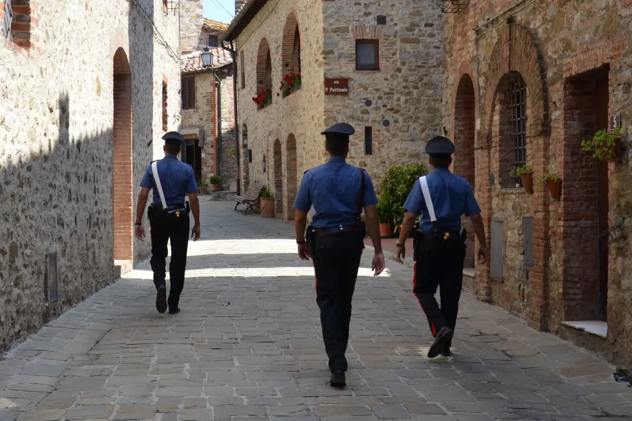 I militari in pattuglia (Foto Carabinieri)