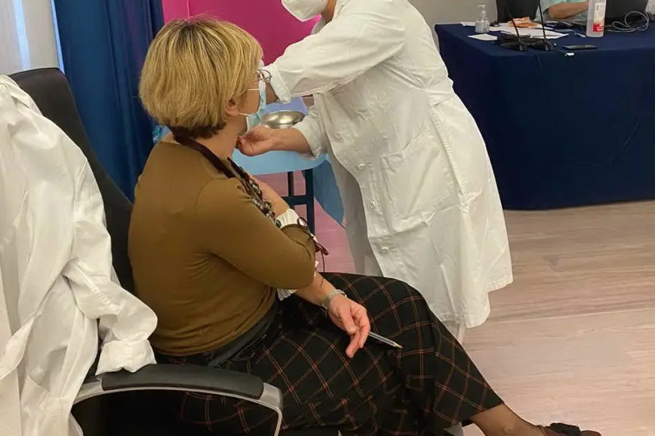 Una vaccinazione (Archivio L'Unione Sarda)