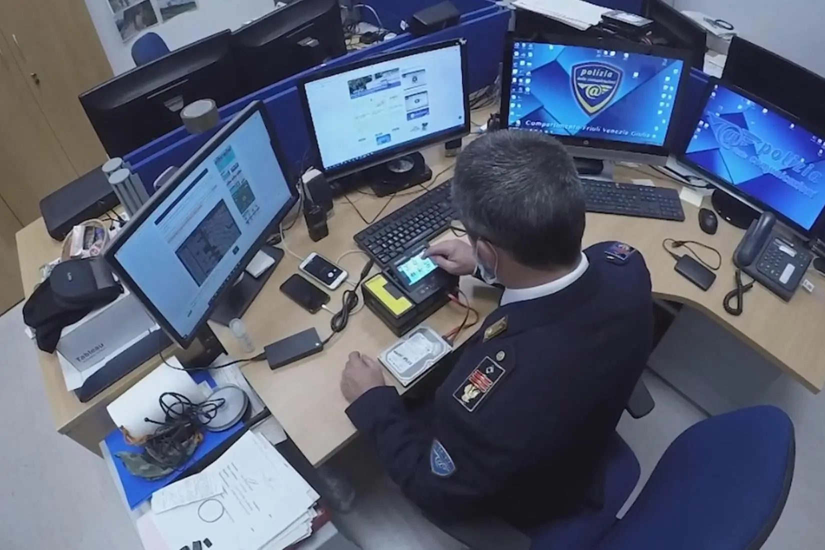 Il Compartimento Polizia Postale e delle Comunicazioni (Foto simbolo)