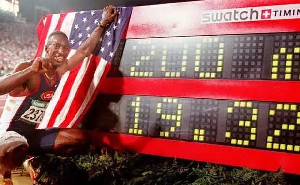 Michael Johnson, che infranse il record dopo 17 anni