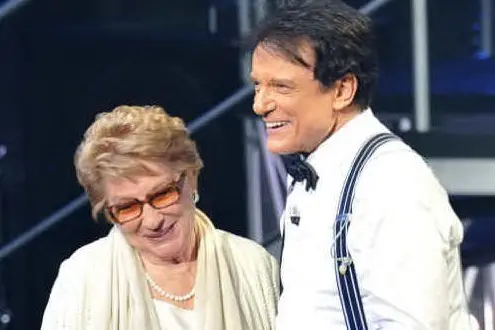 Valeria Valeri con Massimo Ranieri (Ansa)