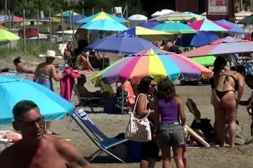 Primo giorno d'estate, la stagione turistica decolla. Federalberghi: «Previsioni ottime»