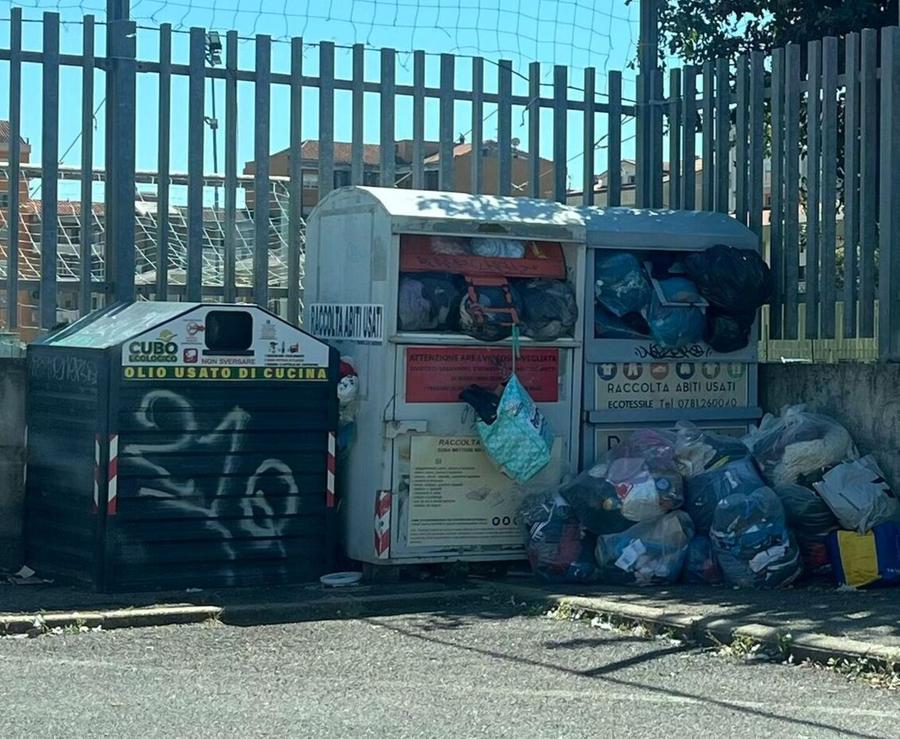 «Addio ai cassonetti per gli abiti usati»