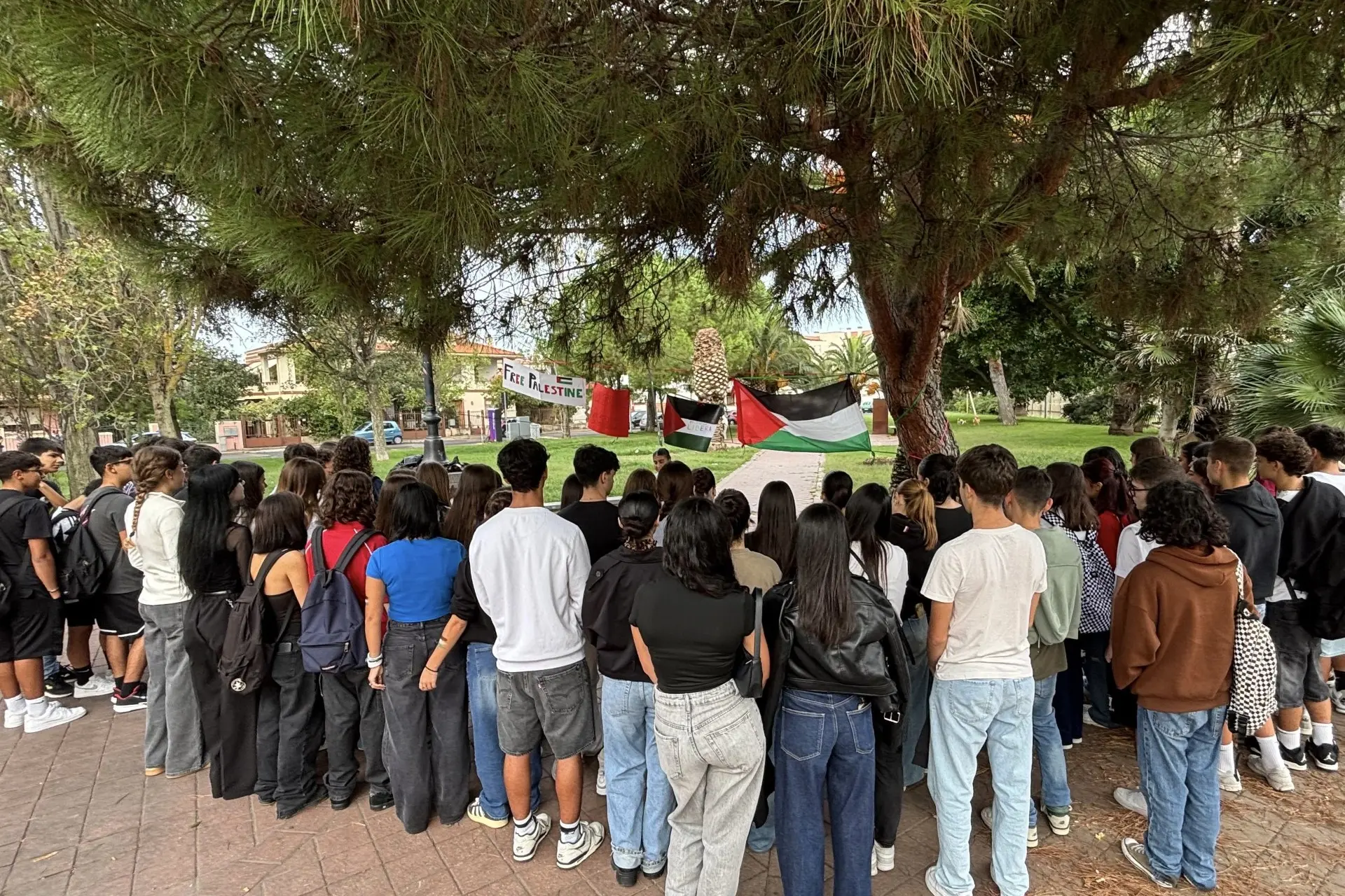 Il sit-in degli studenti del Liceo Scientifico Mariano IV per Gaza