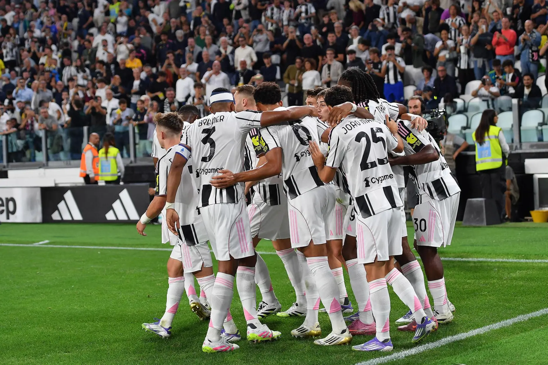 Gioia Juve dopo il gol di David (foto Ansa)