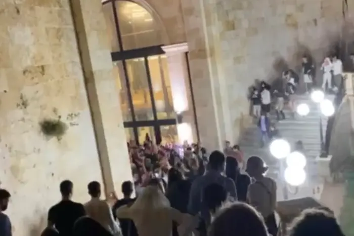 Assembramenti a Cagliari (foto Ansa)