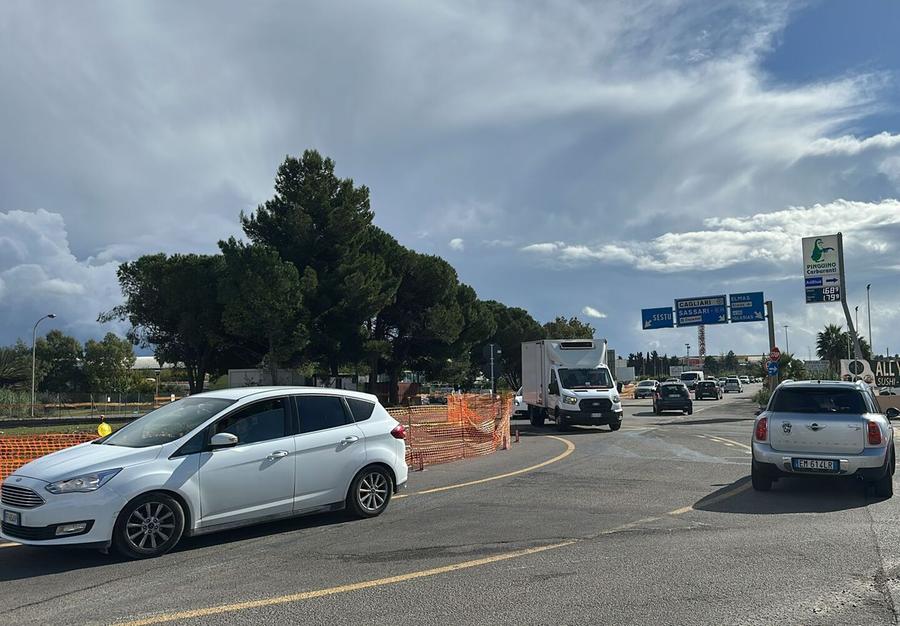 Lavori sulla ex 131, code infinite e rabbia