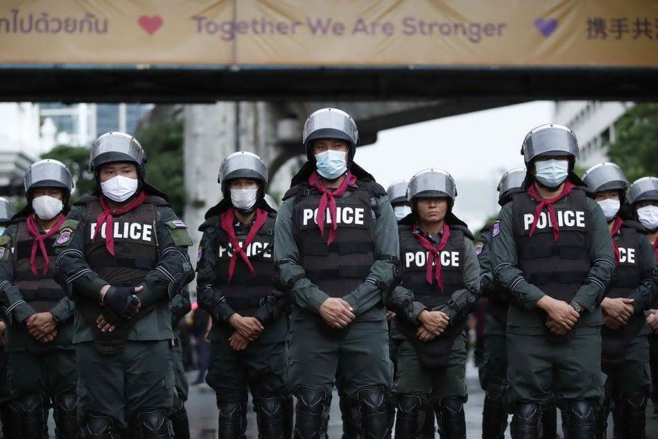 A Bangkok riprende la protesta: disordini nel cuore commerciale della città