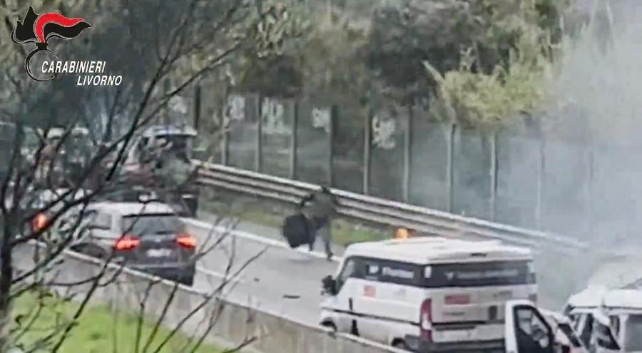 «Ajo, tutti ci siamo»: il grido durante l’assalto ai portavalori. Dodici imputati scelgono il rito abbreviato