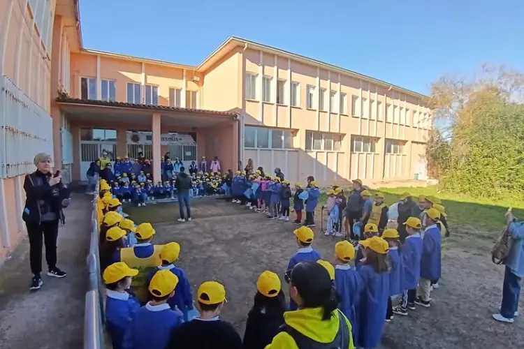 Studenti a lezione di educazione ambientale a Valledoria (foto concessa)