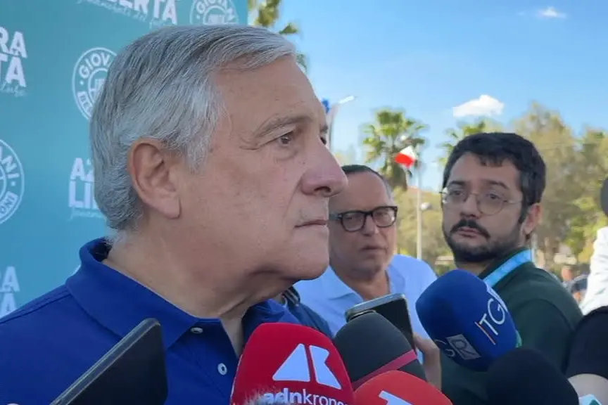 Tajani: M5s amici di Maduro, da loro no lezione di libertà