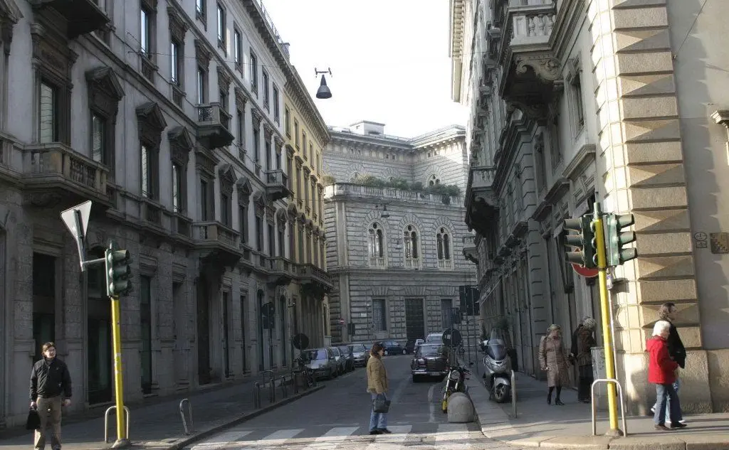 Via Manzoni, Milano: in pieno quadrilatero della moda le case costano 2,3 milioni