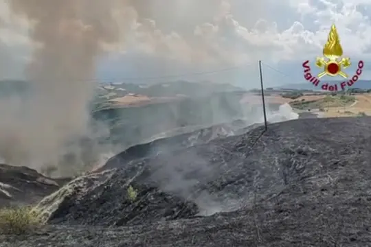 Incendi, elicotteri in azione in Emilia-Romagna e Sardegna