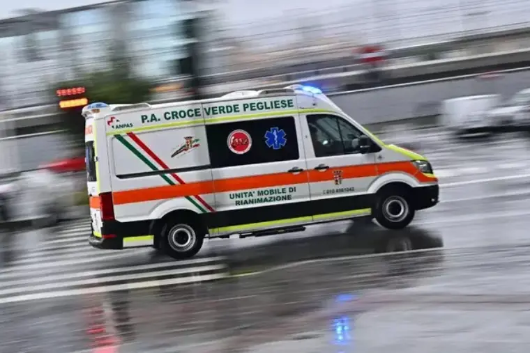 Un'ambulanza (Ansa)
