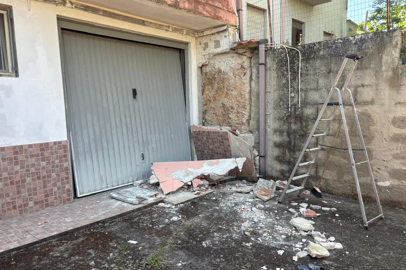 Il muro crollato che ha ucciso Nicolò Spingola