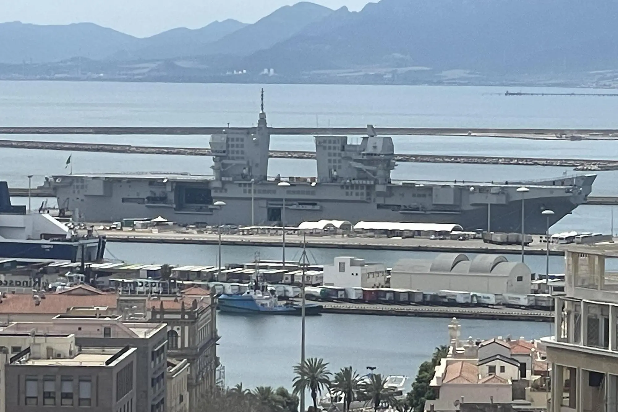 La nave, ancorata al porto di Cagliari, dove sono stati svolti gli screening