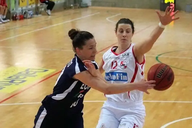 A sinistra Marta Granzotto (foto Alpo Basket)