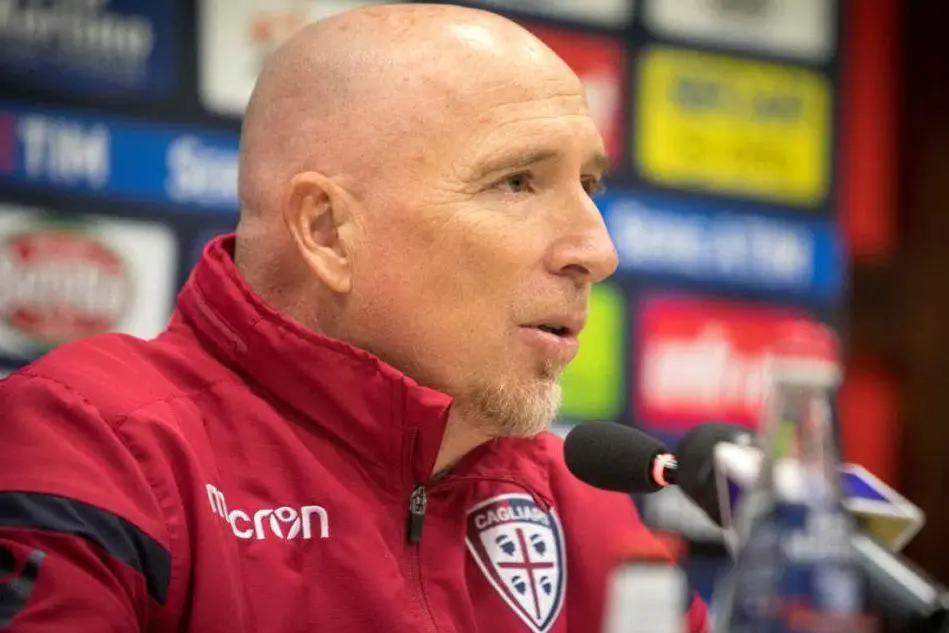 L'allenatore del Cagliari Rolando Maran (foto Twitter del club)