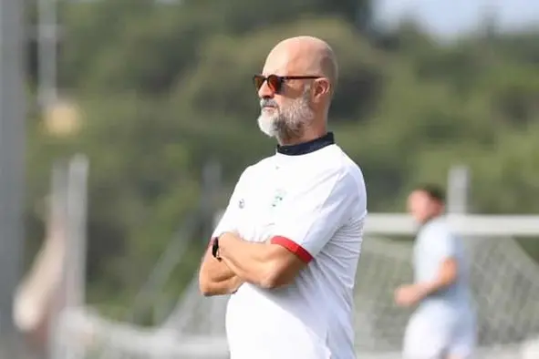 L'allenatore dell'Olbia Max Canzi a Buddusò (foto Olbia Calcio)