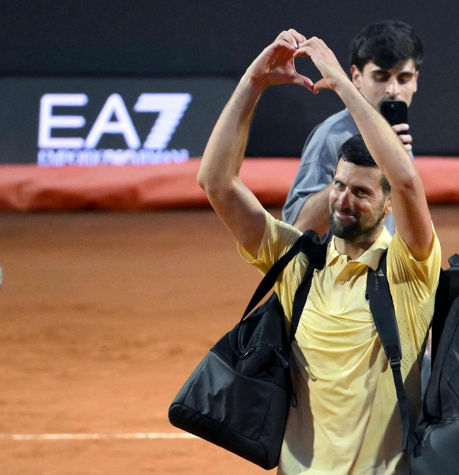 Roma: esce Djokovic, entra Sinner