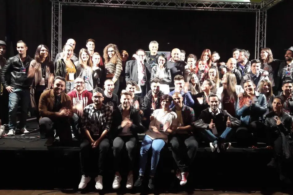 Foto di gruppo per i vincitori della finale di "Area Sanremo Tour"