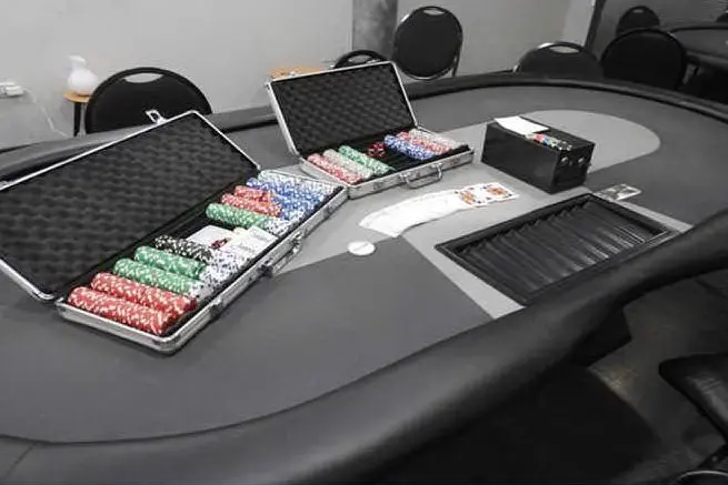 Le fiches usate per il poker (foto Guardia di finanza)