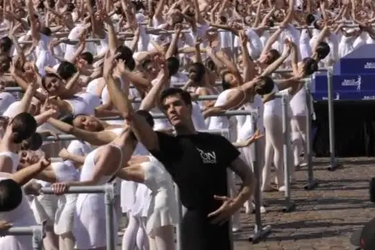 Ballo in bianco da record con Roberto Bolle a Torino