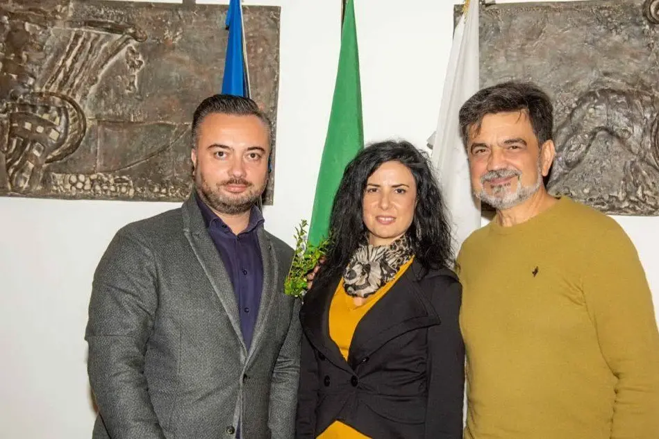 Gianfranco di Luca, Mirella Atzori e Pierluigi Frigau, presidente dell'associazione (foto "Grazia Deledda")