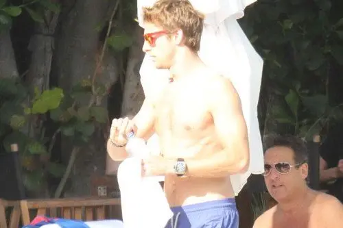 Jenson Button in piscina a Miami