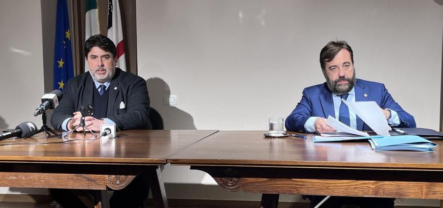 Nel Psd’Az ora è guerra sull’uso del simbolo: «Distruggere i manifesti»
