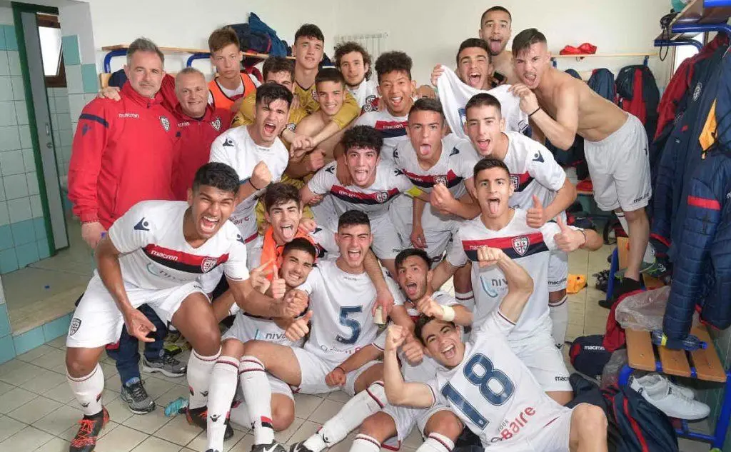 La gioia negli spogliatoi dopo la semifinale (foto dall'account Twitter del Cagliari Calcio)