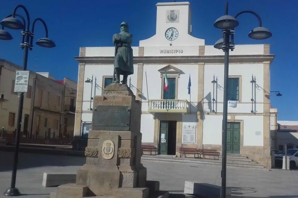 Il municipio in piazza Belly (L'Unione Sarda - Scano)