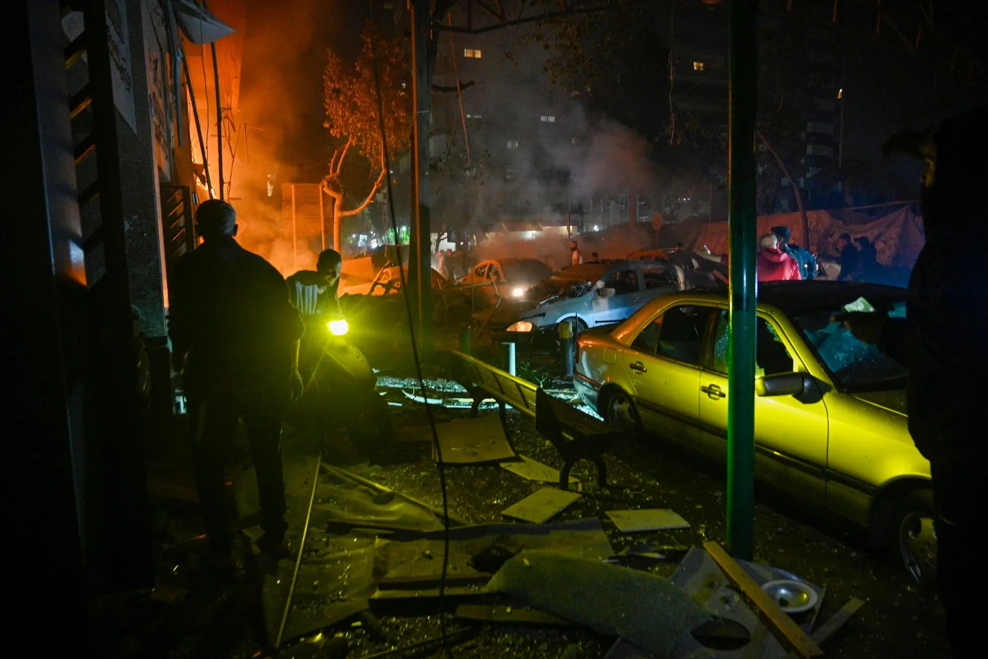 Uno degli ultimi attacchi notturni a Beirut, in Libano (foto Ansa)