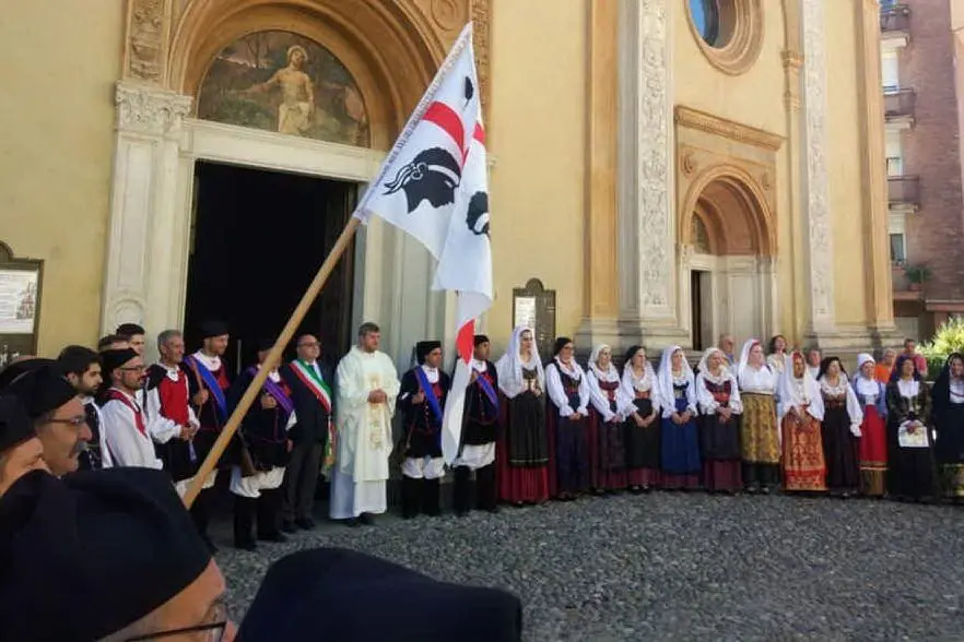 Un momento della cerimonia a Biella (foto per L'Unioe Sarda del Circolo Su Nuraghe)