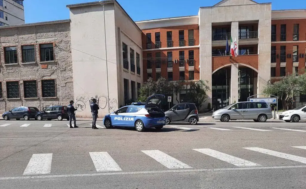 I controlli della Polizia di Stato in viale Trieste (L'Unione Sarda - Vercelli)