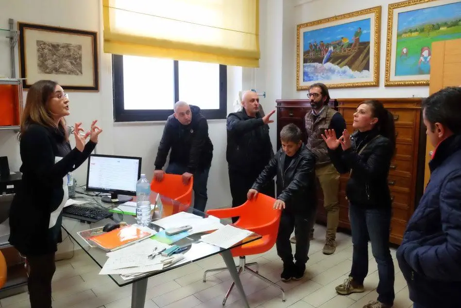 Il confronto a San Benedetto tra la direttrice dei mercati civici Valeria Scarpa e alcuni concessionari di via Quirra