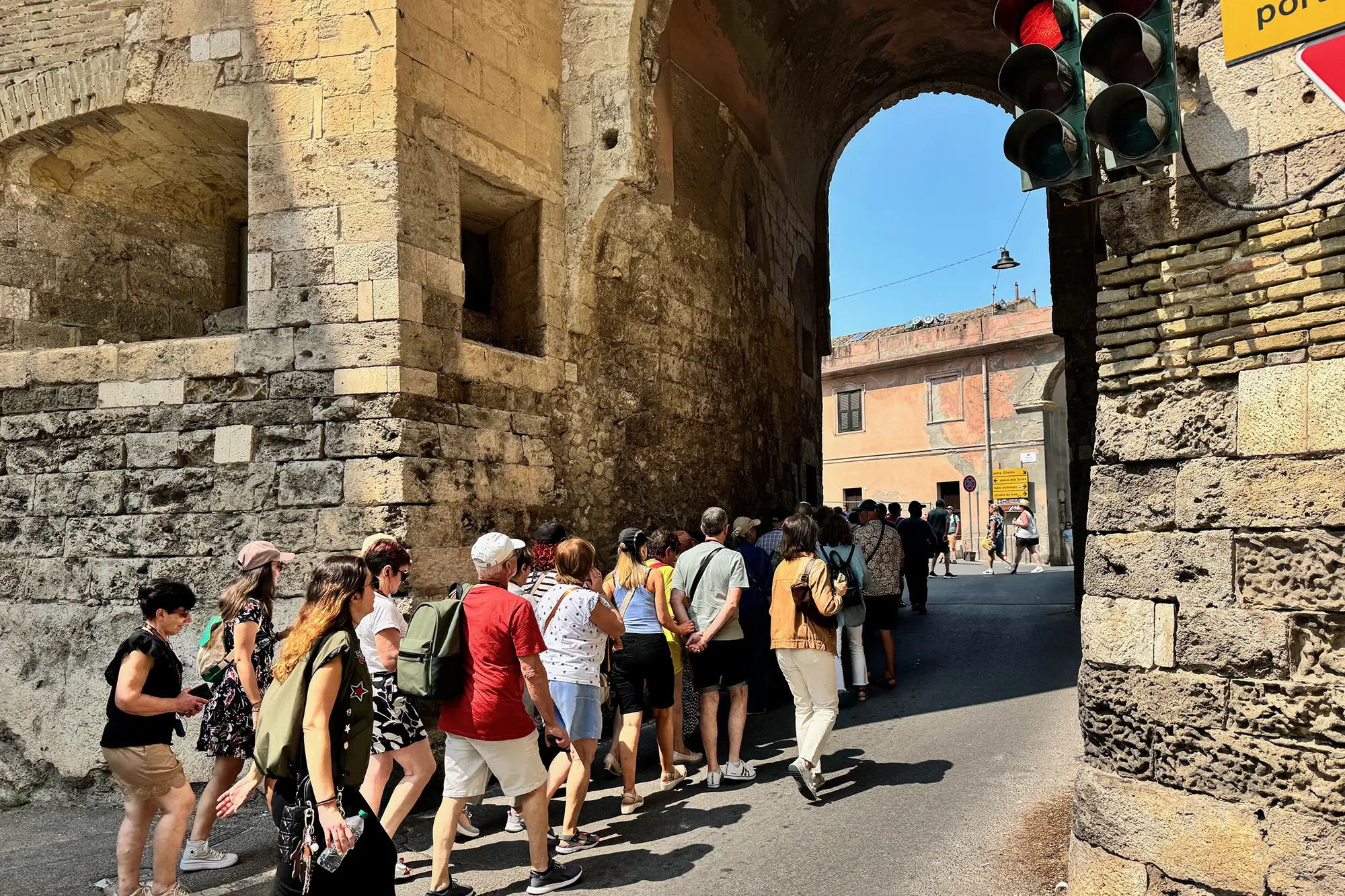 Cagliari 18 maggio 2025 - turisti di tre navi da crociera in giro per la città -Porta Cristina - S. Anedda Endrich
