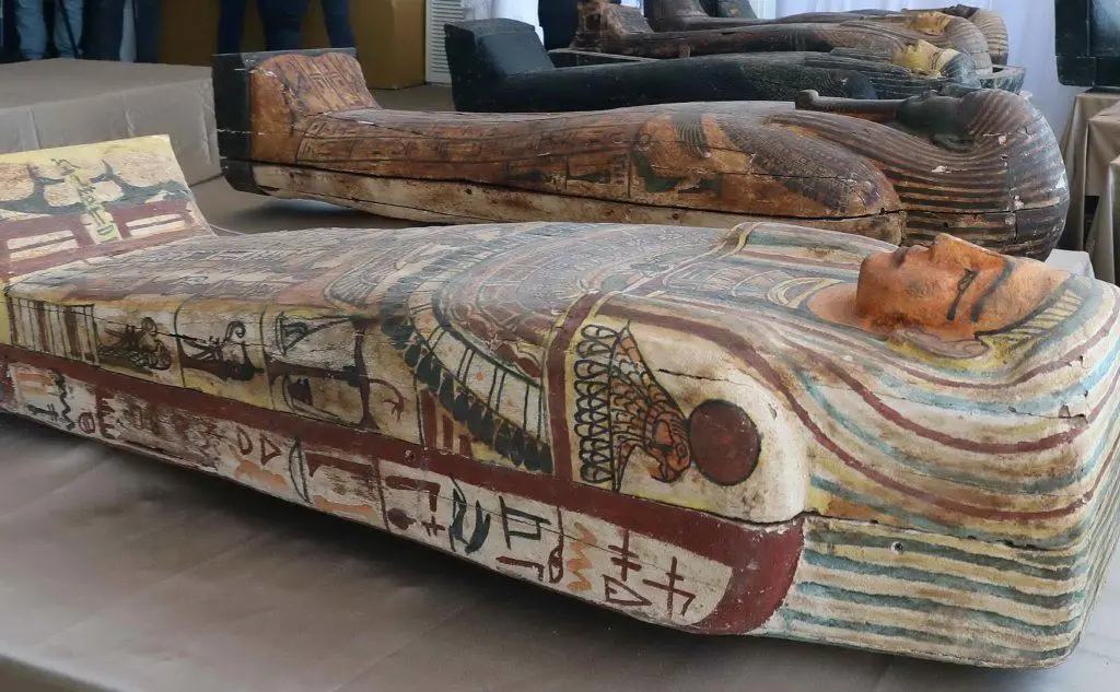 Sono ben 59 i sarcofagi lignei scoperti dagli archeologi