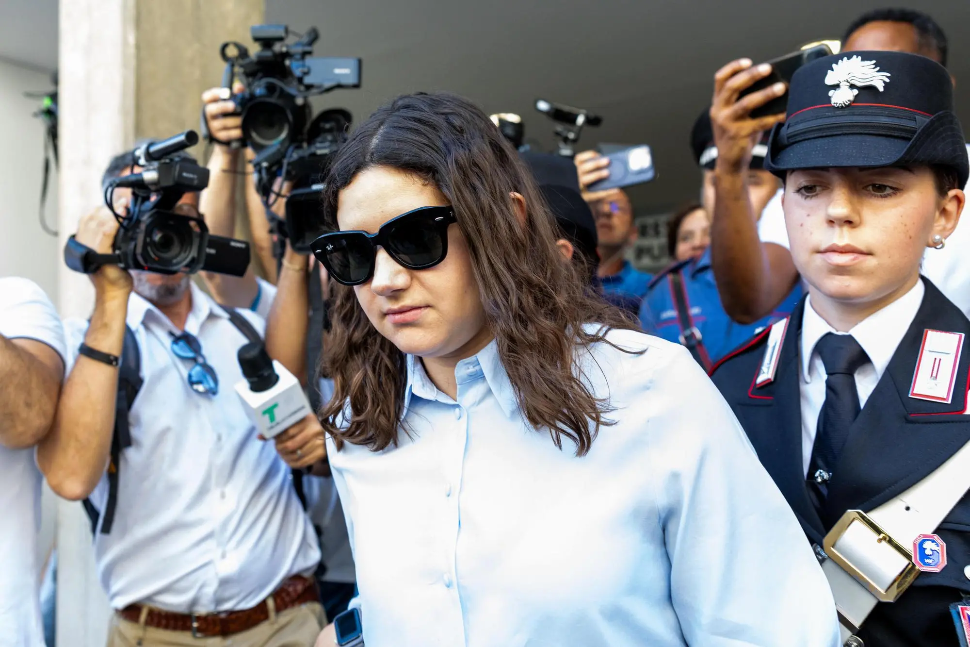 Chiara Petrolini prima dell'udienza alla Corte di assise di Parma per il processo a suo carico per il duplice omicidio premeditato e la soppressione dei cadaveri dei suoi due figli neonati, 30 giugno 2025. ANSA/ LUCA AMEDEO BIZZARRI