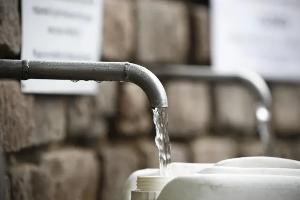 “Siccità, carenza d’acqua e perdite idriche” (foto Ansa)