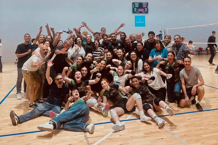 La squadra Quadrifoglio Volley e lo staff tecnico