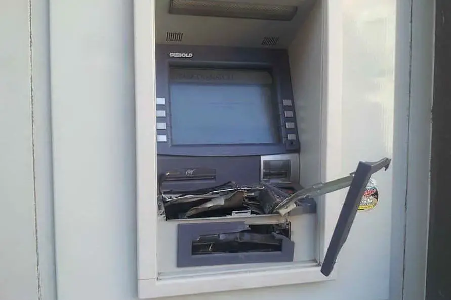 Un bancomat danneggiato