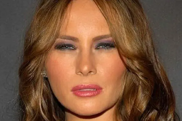Lo sguardo enigmatico di Melania diventa virale: tutti scatenati sui social