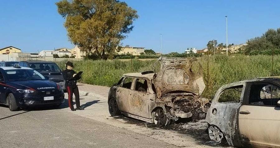 Notte di fuoco a Pirri e a San Bartolomeo: incendiate tre auto