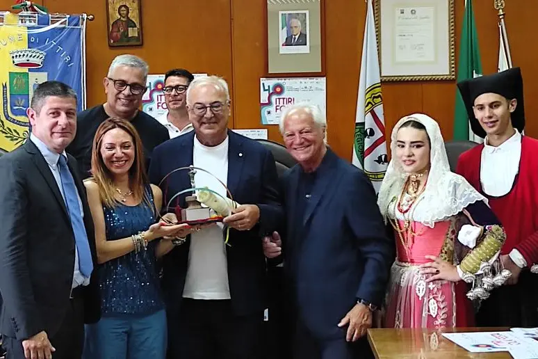 L'assegnazione dei premi all'Ittiri Folk Festa