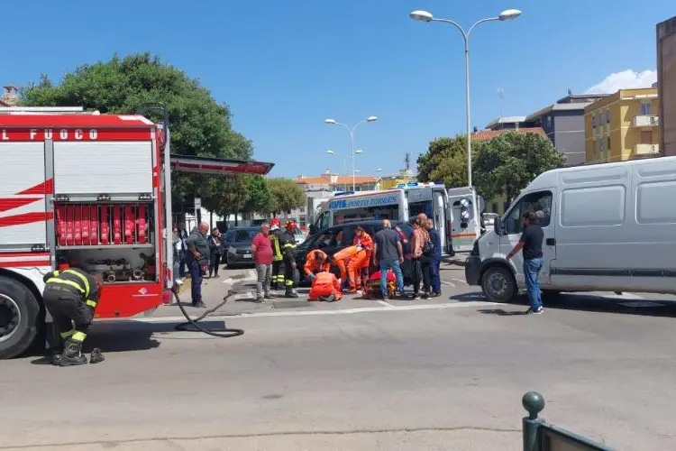 Incidente in via delle Vigne a Porto Torres (foto Pala)